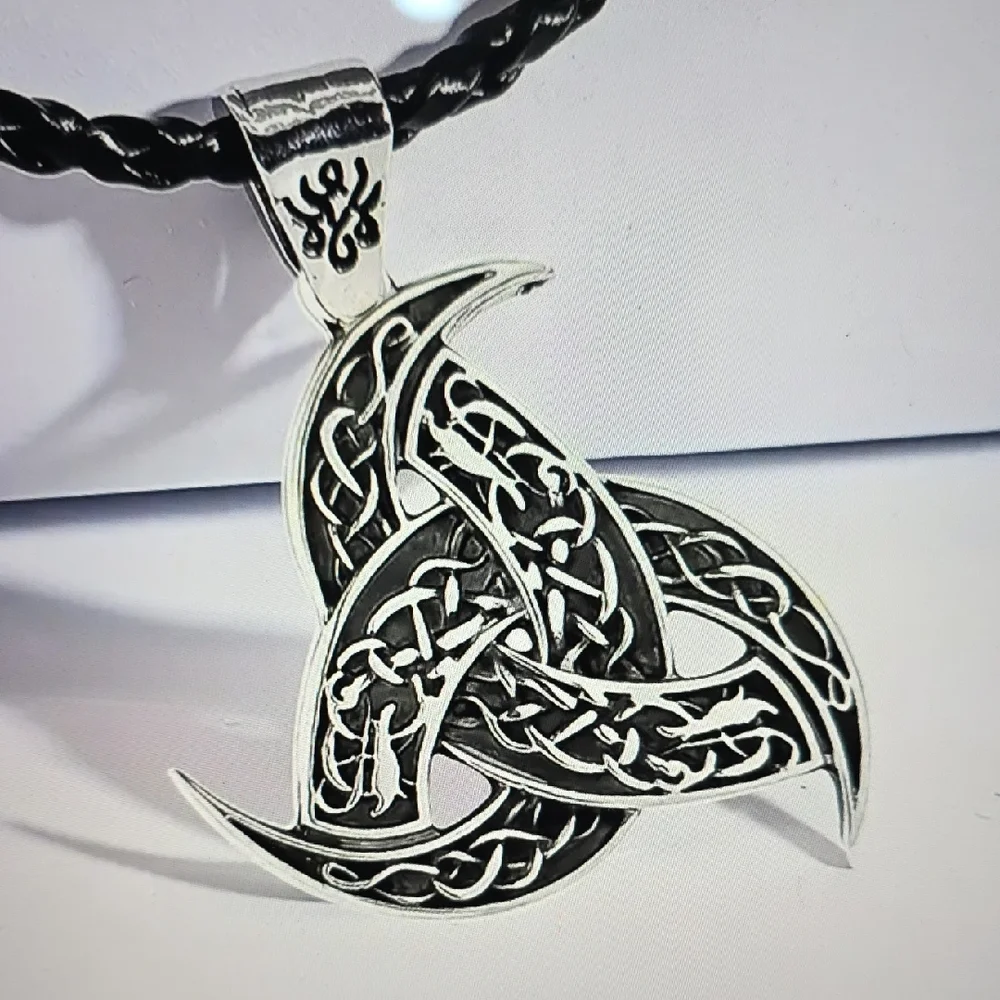 Vintage Style Viking Knot Necklace